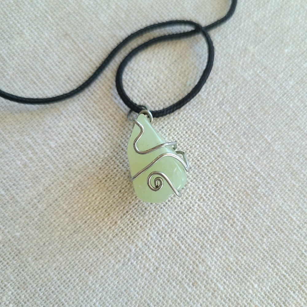 Free w. Purchase-Wire Wrapped Green Stone Choker Necklace